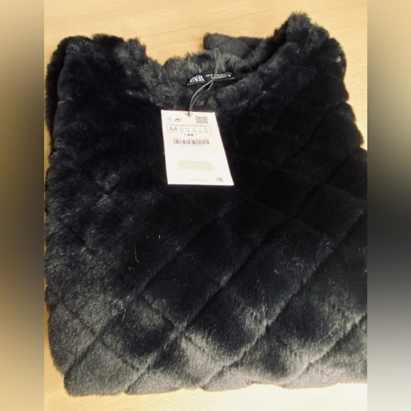Zara Faux Fur Quilted Black Pullover - Picture 3 of 16